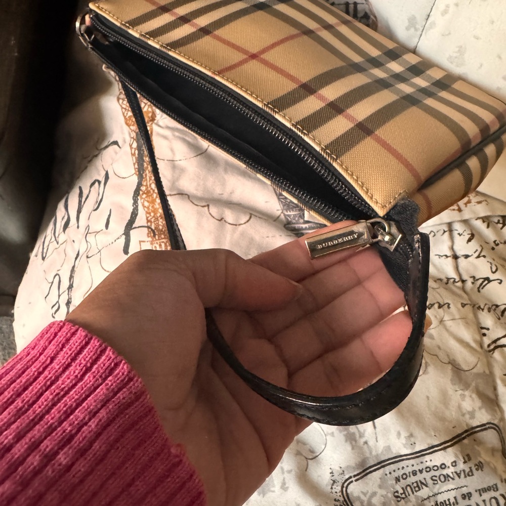 Burberry Tan Clutch with Iconic Plaid Design - Picture 7 of 8